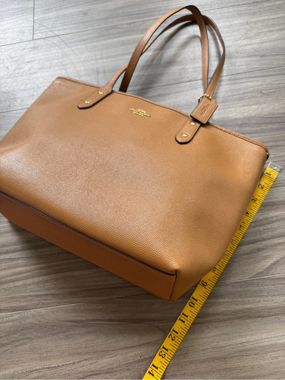 Coach Tan Leather Tote with Gold Logo - Picture 6 of 8